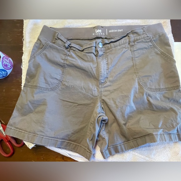 LEE RIDER MID RISE LADIES SHORTS - Picture 3 of 4